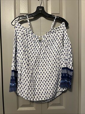 7/$20 Women’s White & Navy Cold-Shoulder Printed Blouse